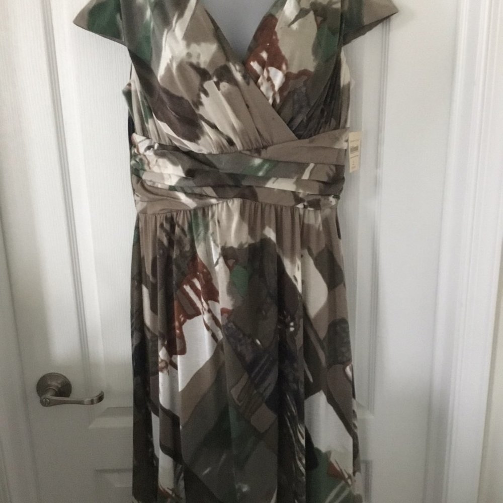 Geometric cap-sleeve deep V-neck, surplus dress